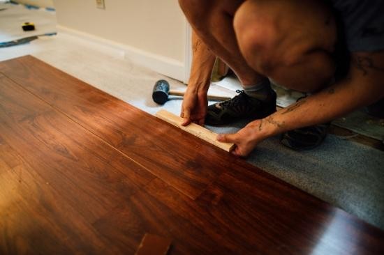 laying laminate flooring